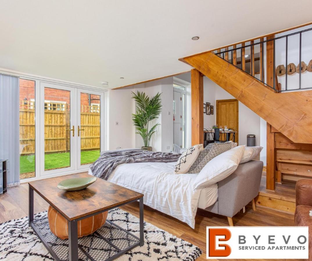 Byevo Oswestry Barn - Quirky Romantic Retreat Or Cosy Contractor Base Exterior foto