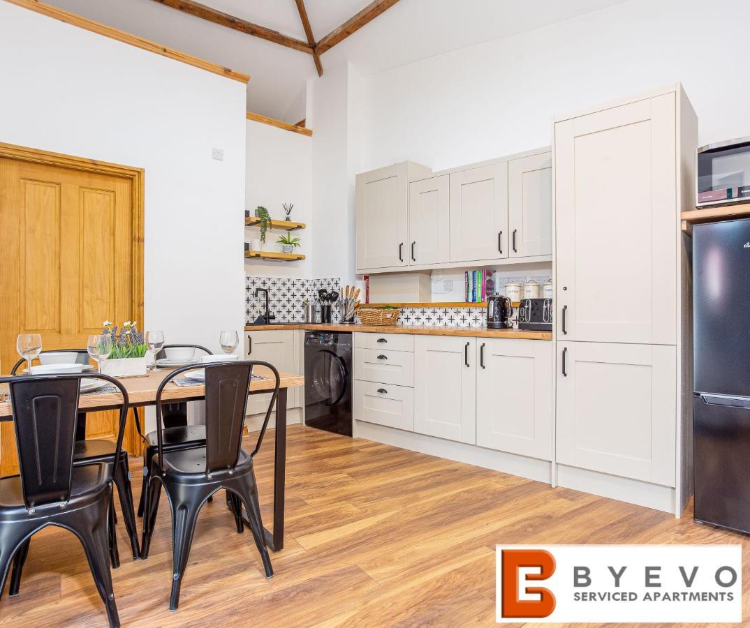 Byevo Oswestry Barn - Quirky Romantic Retreat Or Cosy Contractor Base Exterior foto